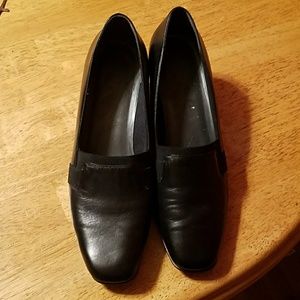 Black dress shoes